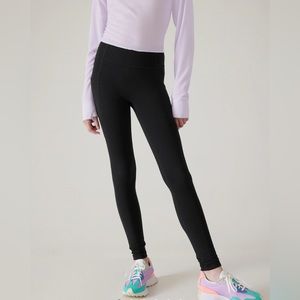 Athletic girl, black leggings with pockets.